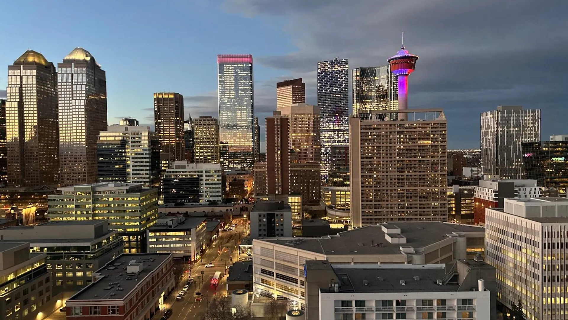 Coloursnest - Downtown Apt Spectacular View And Location YYC 0*,
